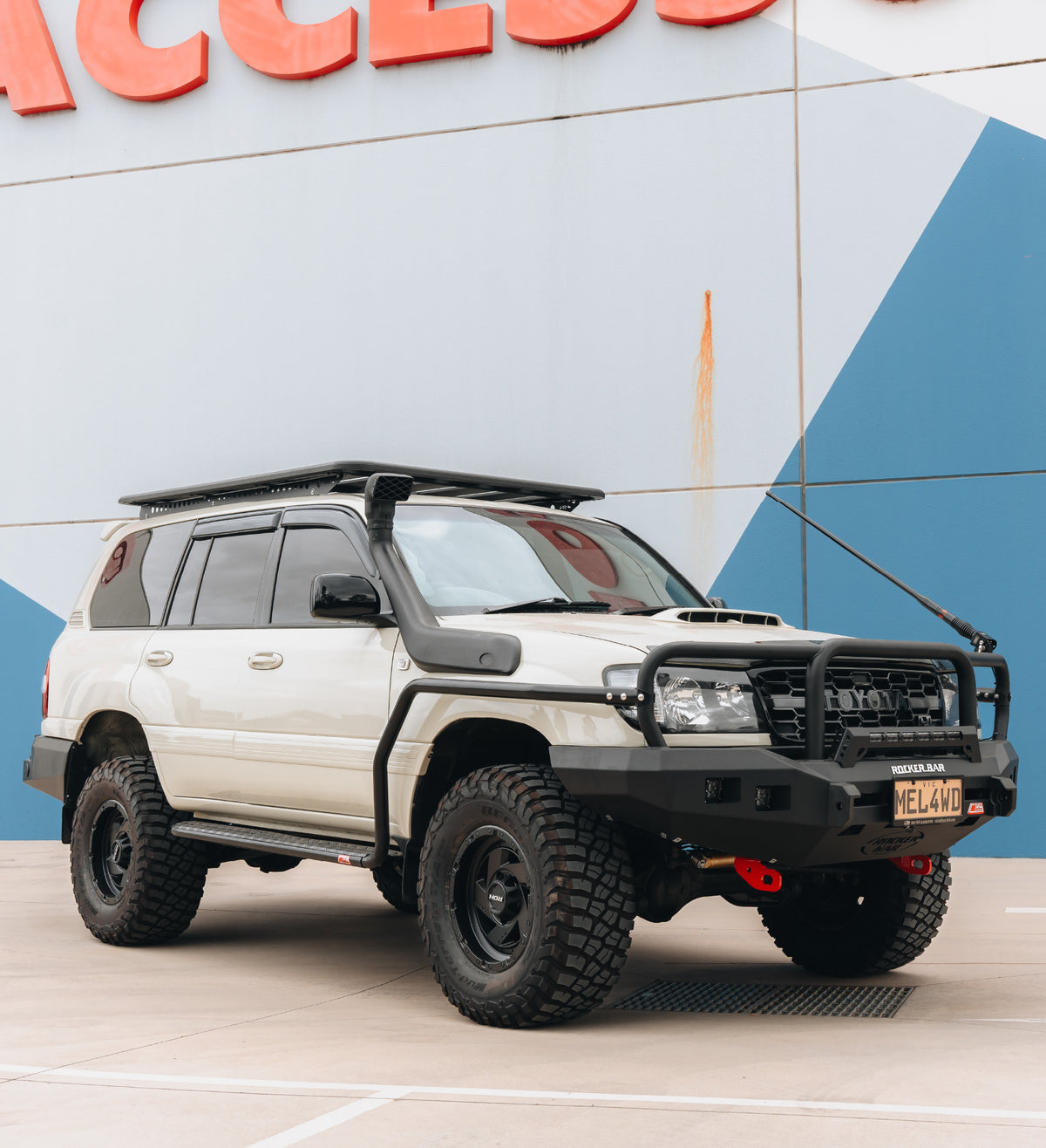 Land Cruiser 100 series 1998-2007 039BSR All Black Side Step and Rail