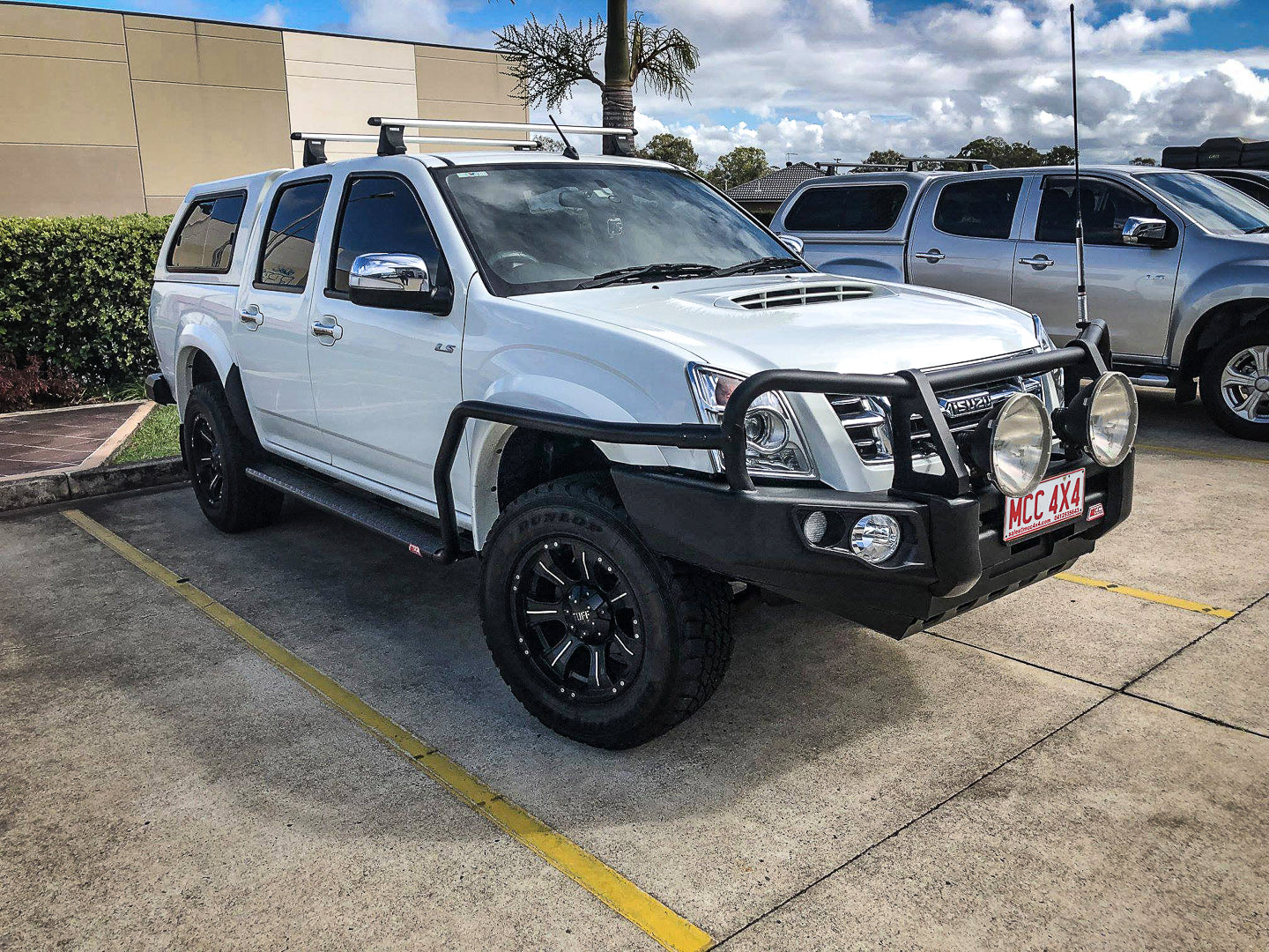 Rodeo RA RA7/ Great Wall V200 2003-2011 039BSR All Black Side Step and Rail Package (50mm Bull Bar) - SKU MCC-07001-039ABSR