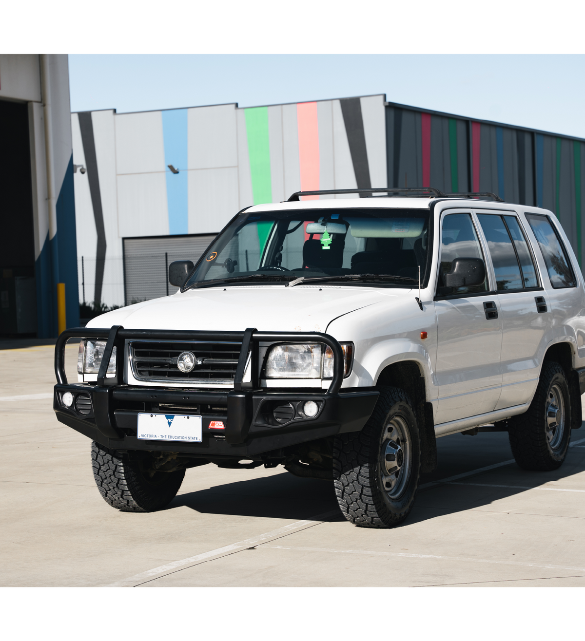 Jackaroo Side View Holden Jackaroo 1992-1998 Falcon Bull Bar – MCC 4x4