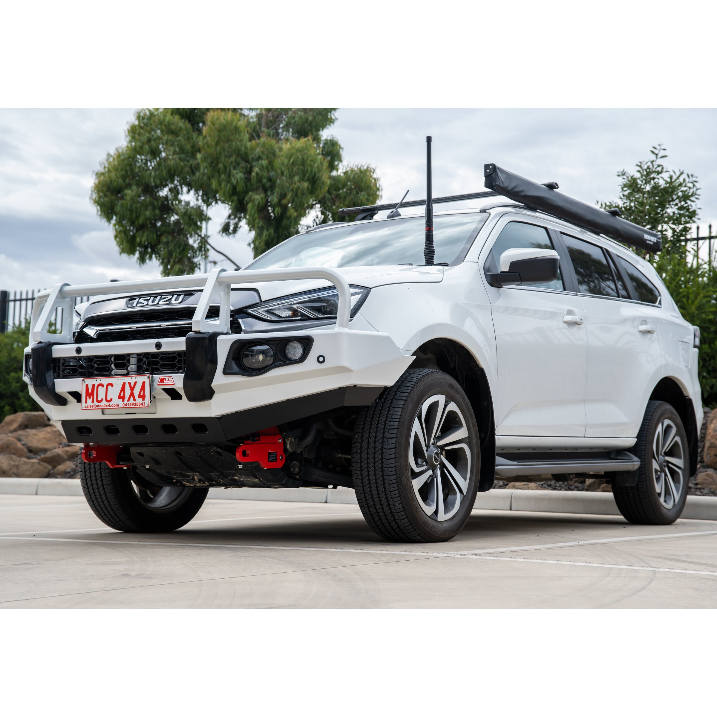 MUX Gen 3 2020-On Falcon Bull Bar Black A-Frame Package (LED Foglight ...