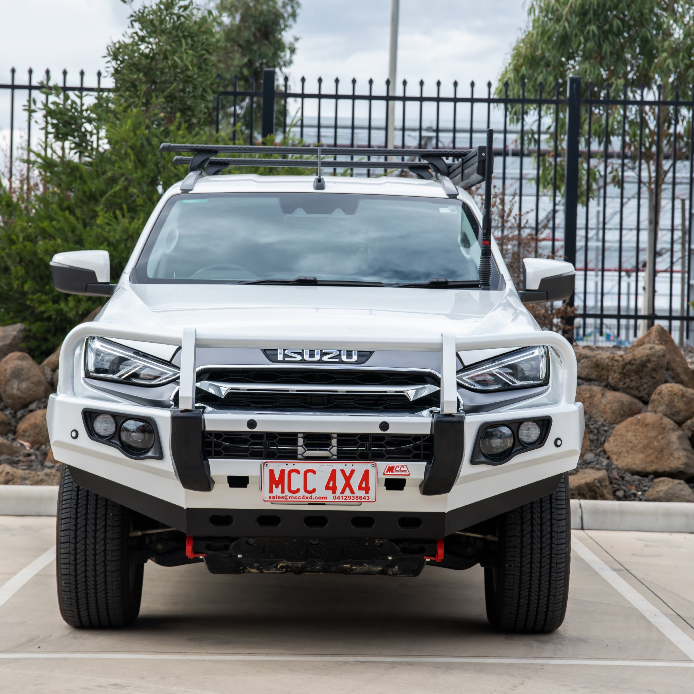 MUX Gen 3 2020-On Falcon Bull Bar Black A-Frame Package (LED Foglight ...
